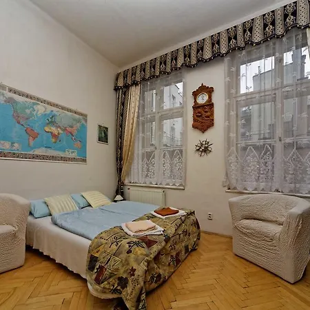 Apartment At Cafe Louvre *